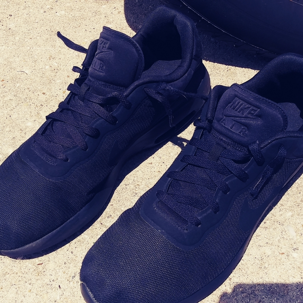 Nike Air Max Modern Essential Triple Black 844874-